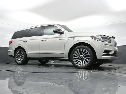 Used 2019 Lincoln Navigator Reserve AWD/4WD image 44