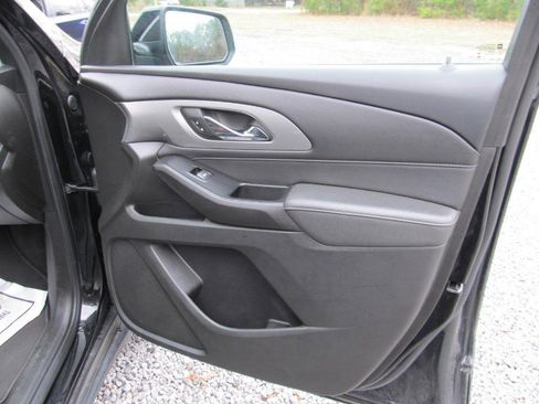 Used 2023 Chevrolet Traverse LT image 42