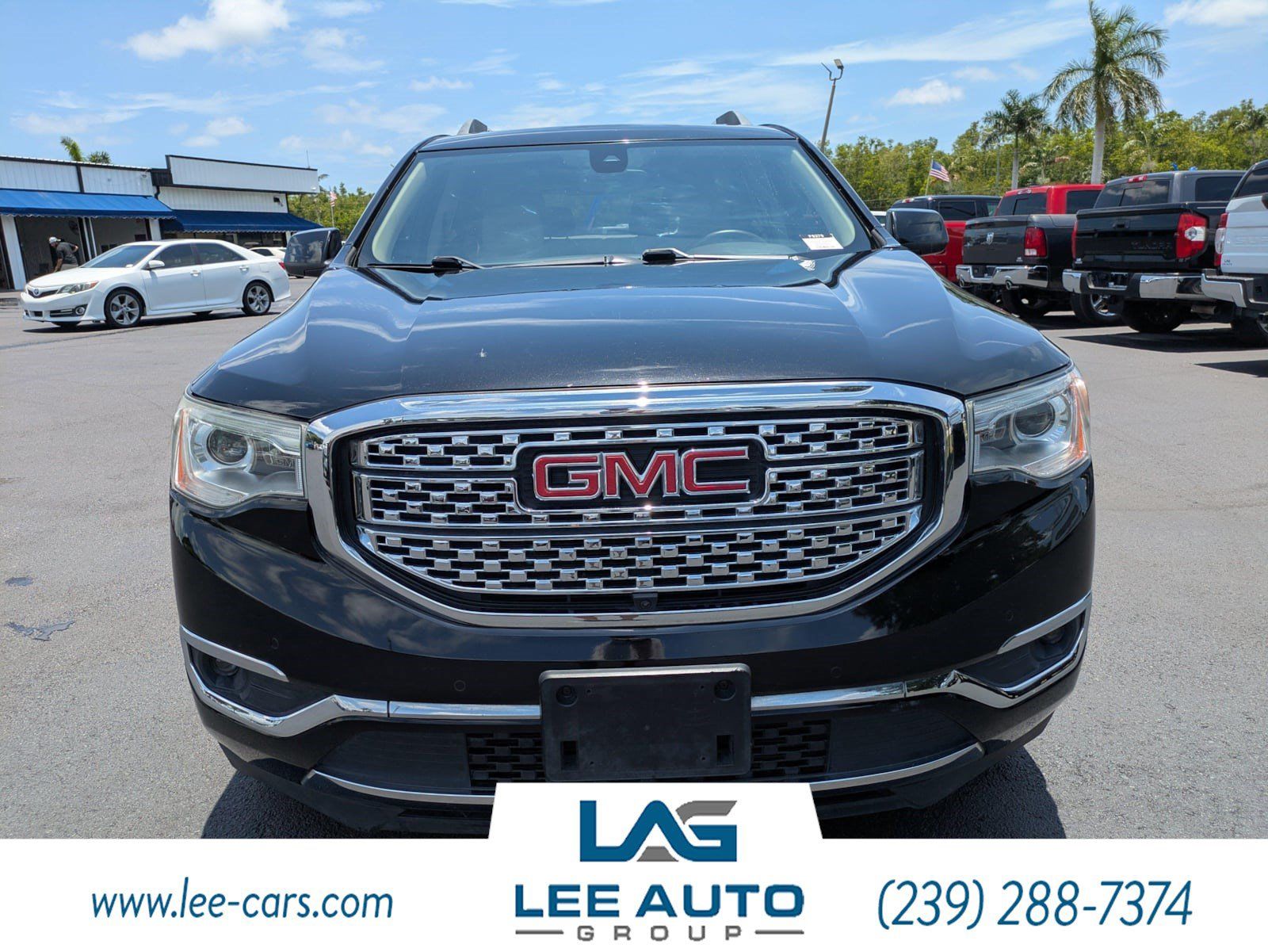 Used 2017 GMC Acadia Denali w/ Technology Package FWD image 8