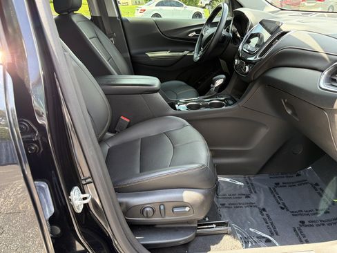 Used 2022 Chevrolet Equinox Premier FWD image 13