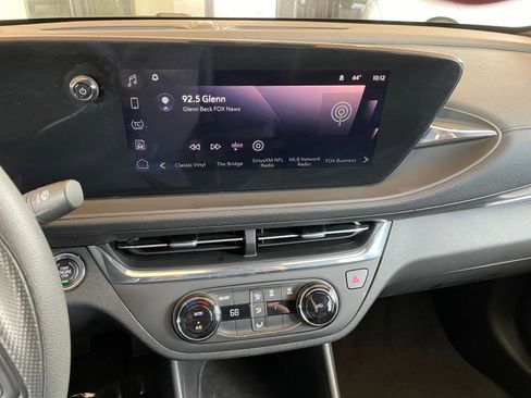 Used 2025 Buick Envista Preferred image 17