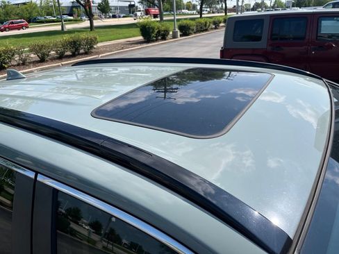 Used 2019 Toyota RAV4 XLE Premium FWD image 4