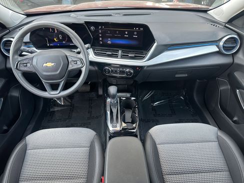 Used 2025 Chevrolet Trax LT image 31