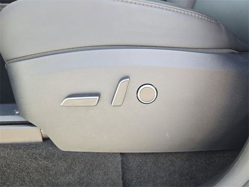 Used 2025 Tesla Model Y Long Range image 16