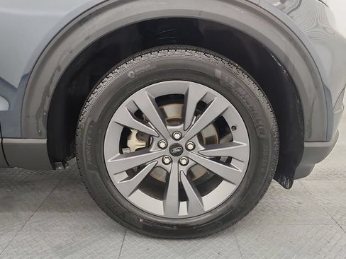 Used 2024 Ford Explorer XLT w/ Equipment Group 202A AWD/4WD image 26