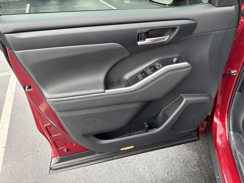 New 2026 Toyota Highlander XLE image 23