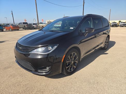 Used 2018 Chrysler Pacifica Touring Plus w/ S Appearance Package FWD image 7