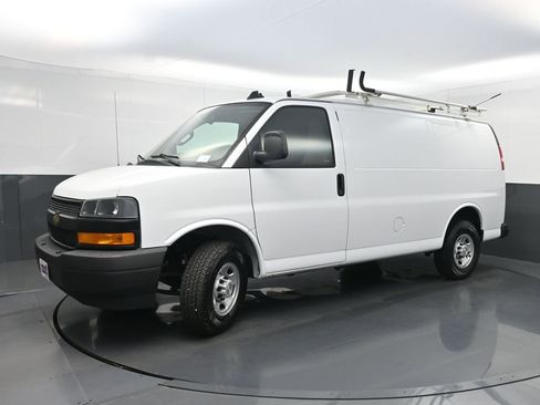 Used 2022 Chevrolet Express 2500 w/ Driver Convenience Package RWD image 16