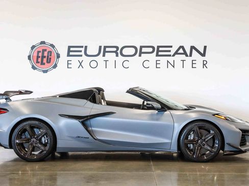 Used 2025 Chevrolet Corvette Z06 RWD image 14