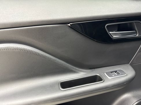Used 2020 Jaguar F-PACE Premium AWD/4WD image 40