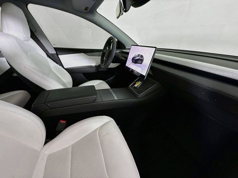 Used 2026 Tesla Model Y Long Range RWD image 15