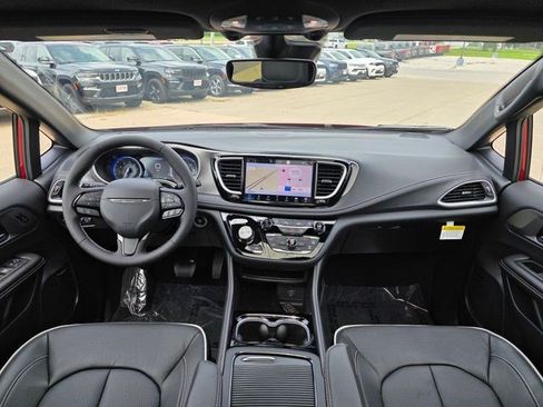 New 2027 Chrysler Pacifica Limited AWD/4WD image 21