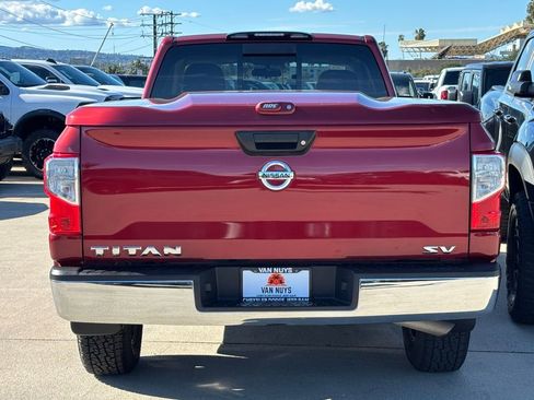 Used 2017 Nissan Titan SV image 11