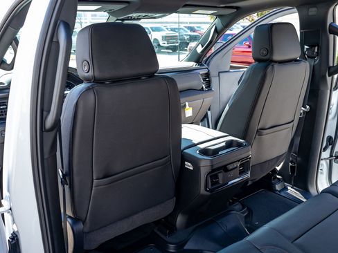 Used 2025 GMC Sierra 2500 AT4 w/ Technology Package image 31