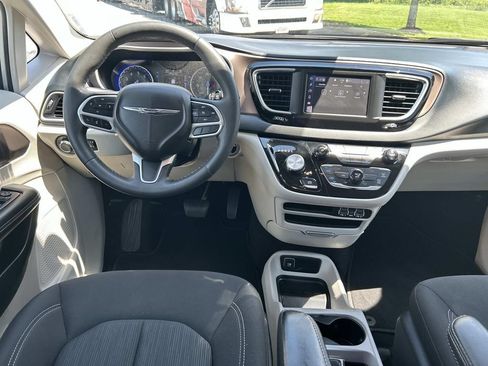 Used 2023 Chrysler Voyager LX FWD image 22