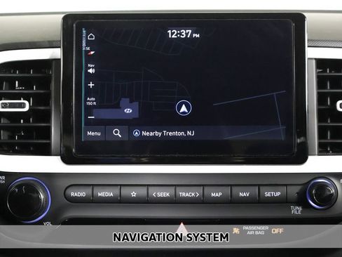 Used 2025 Hyundai Venue Limited FWD image 3