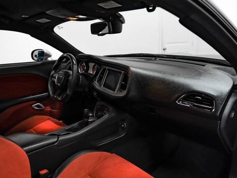 Used 2017 Dodge Challenger R/T RWD image 10