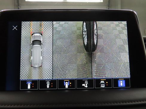 Used 2024 Chevrolet Suburban High Country image 18