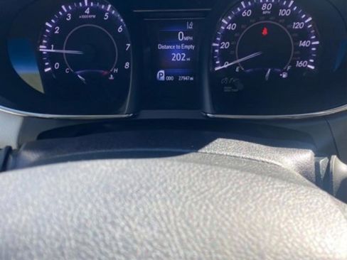 Used 2017 Toyota Avalon Limited image 22