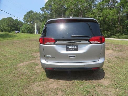 Used 2018 Chrysler Pacifica Touring Plus w/ S Appearance Package FWD image 7