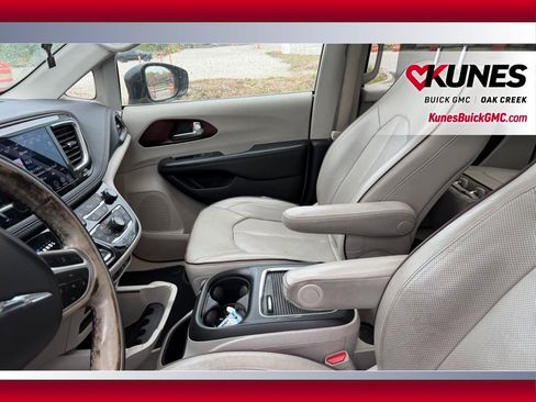 Used 2020 Chrysler Pacifica Limited FWD image 6