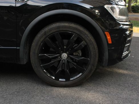 Used 2021 Volkswagen Tiguan SE R-Line AWD/4WD image 4