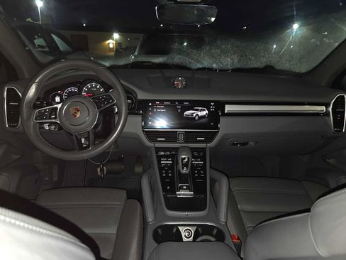 Used 2023 Porsche Cayenne Platinum Edition w/ Premium Package Plus AWD/4WD image 8