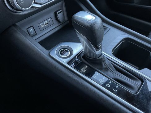 Used 2025 Nissan Sentra SV image 34