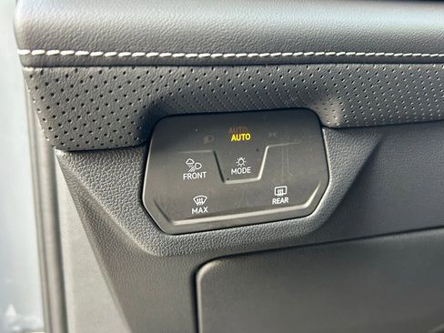 Used 2025 Volkswagen Atlas SE w/ Panoramic Sunroof Package image 23