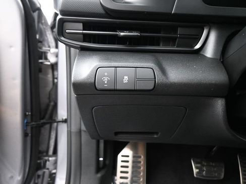 Used 2025 Hyundai Elantra Sport FWD image 17