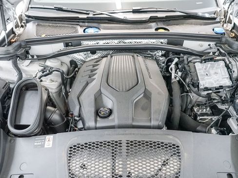 Certified 2026 Porsche Macan AWD/4WD image 32
