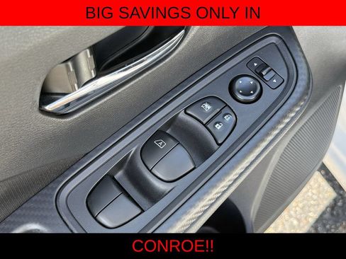 Used 2022 Nissan Versa SV w/ Trunk Package FWD image 11