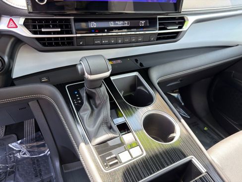 Used 2025 Toyota Sienna XSE AWD/4WD image 25