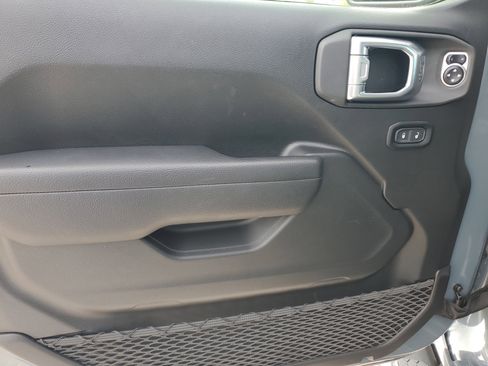 Used 2024 Jeep Wrangler Sport image 27