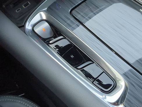 Used 2023 Buick Enclave Essence image 32