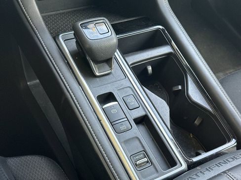 Used 2024 Nissan Pathfinder SV image 20