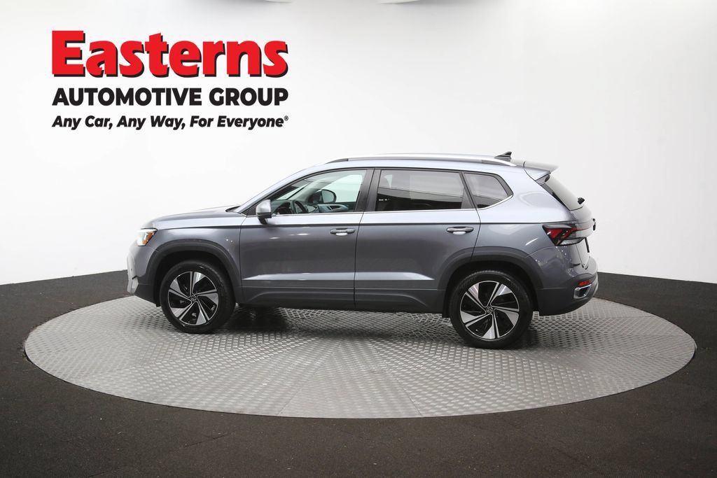 Used 2025 Volkswagen Taos SE AWD/4WD image 59
