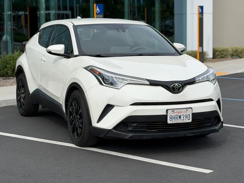 Used 2019 Toyota C-HR LE image 1