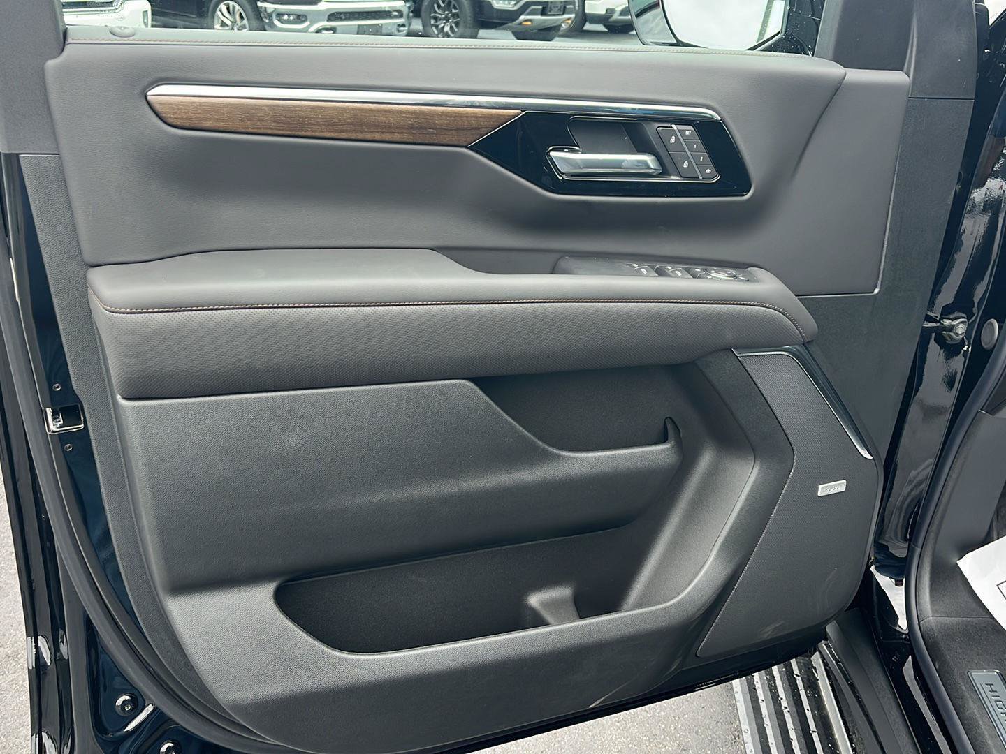 New 2026 Chevrolet Tahoe High Country AWD/4WD image 20