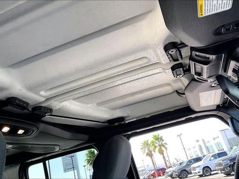 Used 2025 Jeep Wrangler Unlimited Rubicon AWD/4WD image 29