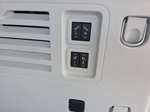 New 2026 Buick Enclave Avenir w/ Super Cruise Package FWD image 19