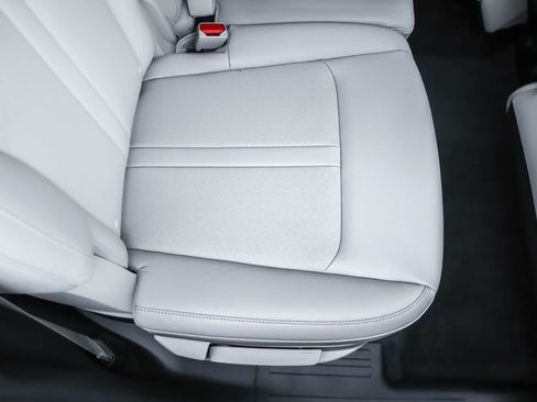 Used 2022 Kia Sorento S image 33