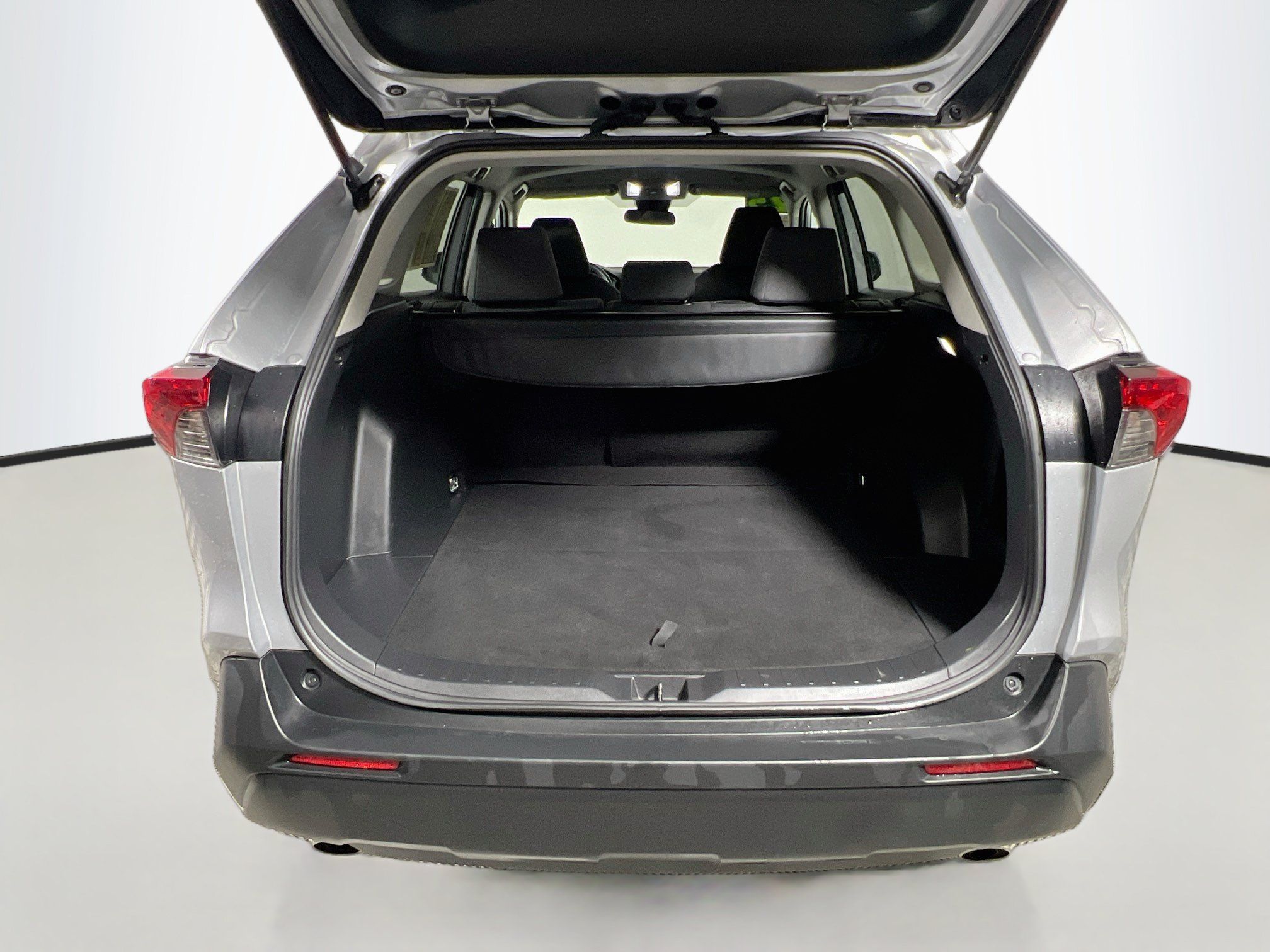 Used 2025 Toyota RAV4 XLE FWD image 34