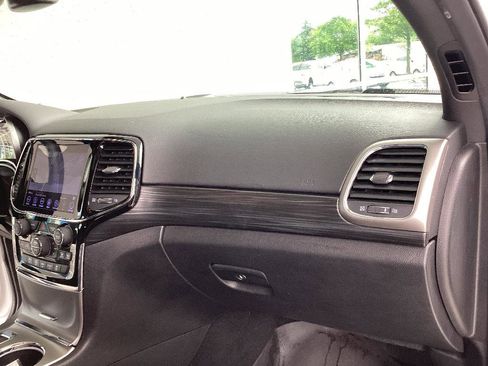 Used 2019 Jeep Grand Cherokee Altitude RWD image 16