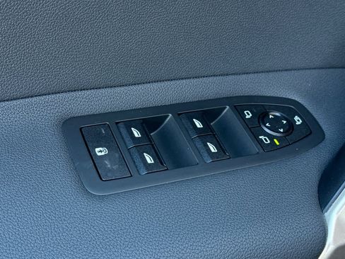 Certified 2025 BMW iX xDrive50 w/ Premium Package image 15