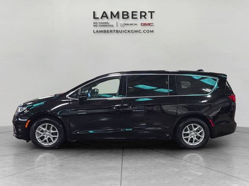 Used 2025 Chrysler Pacifica Select FWD image 2