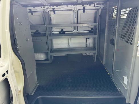 Used 2009 GMC Savana 3500 RWD image 23