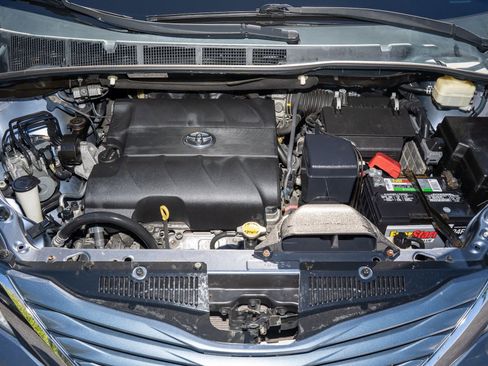 Used 2016 Toyota Sienna LE image 36