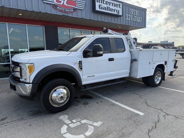 Used 2017 Ford F450 XL w/ Power Equipment Group RWD image 2