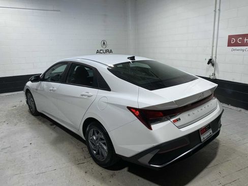 Used 2024 Hyundai Elantra SEL FWD image 4